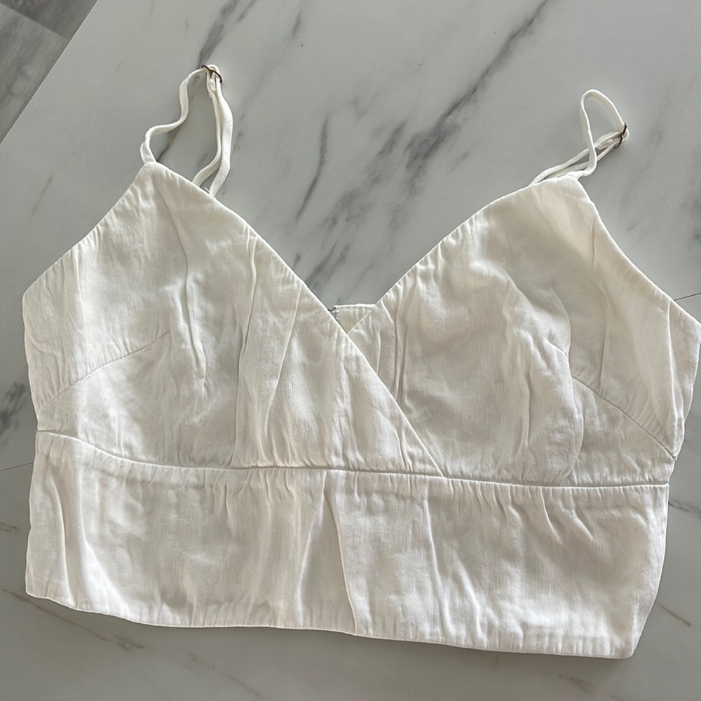 bebe White Cropped Top. Size 0.